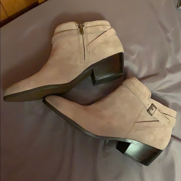 Sam Edelman beige suede booties - Picture 1 of 2